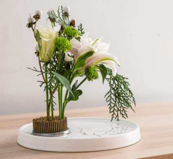 image of ikebana flower arrangement